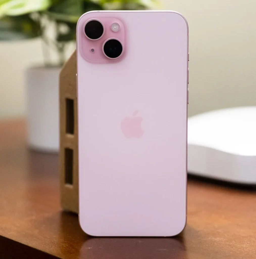 pink iphone 15